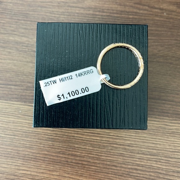 Diamond shared Prong Stacking Ring - Picture 2 of 4